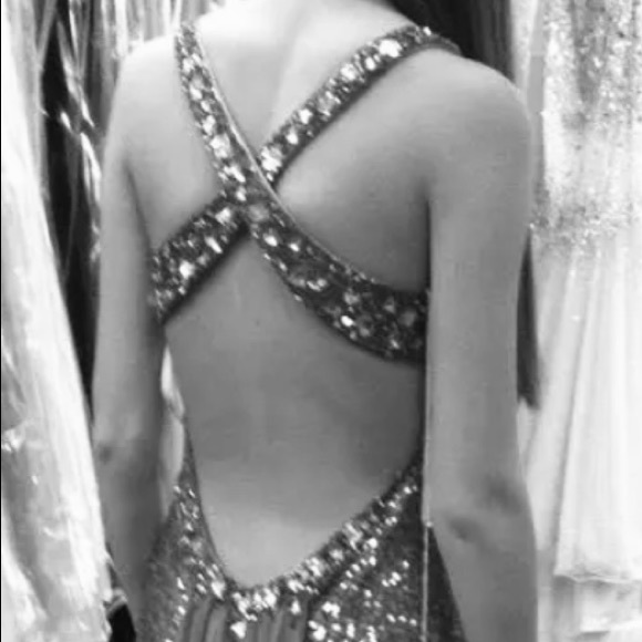 Tony Bowls gown - Picture 15 of 16